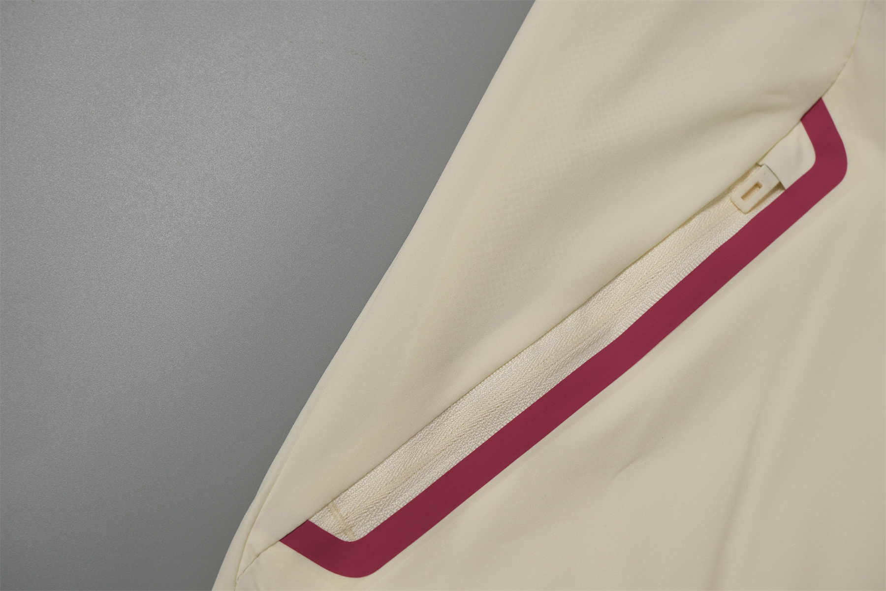 26/27 Real Madrid Beige Hooded Windbreaker