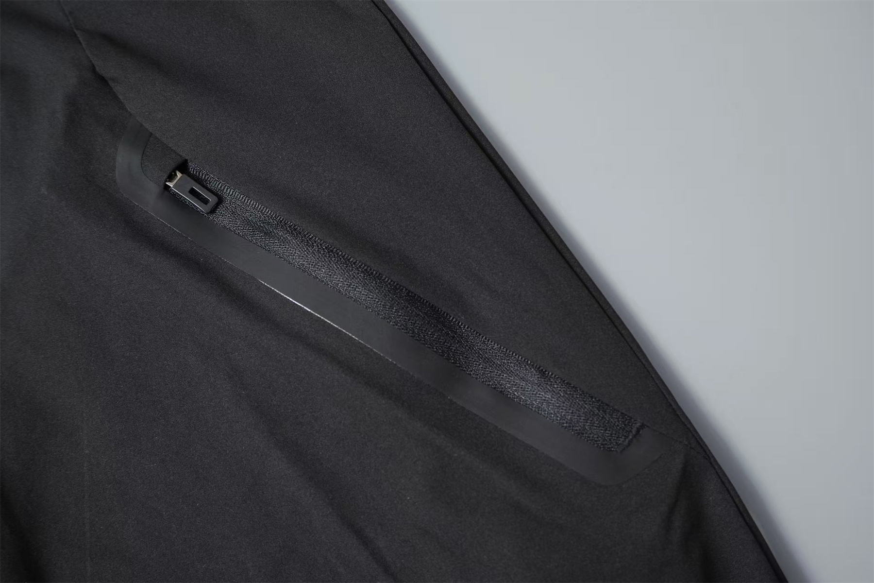 26/27 Real Madrid Black Hooded Windbreaker
