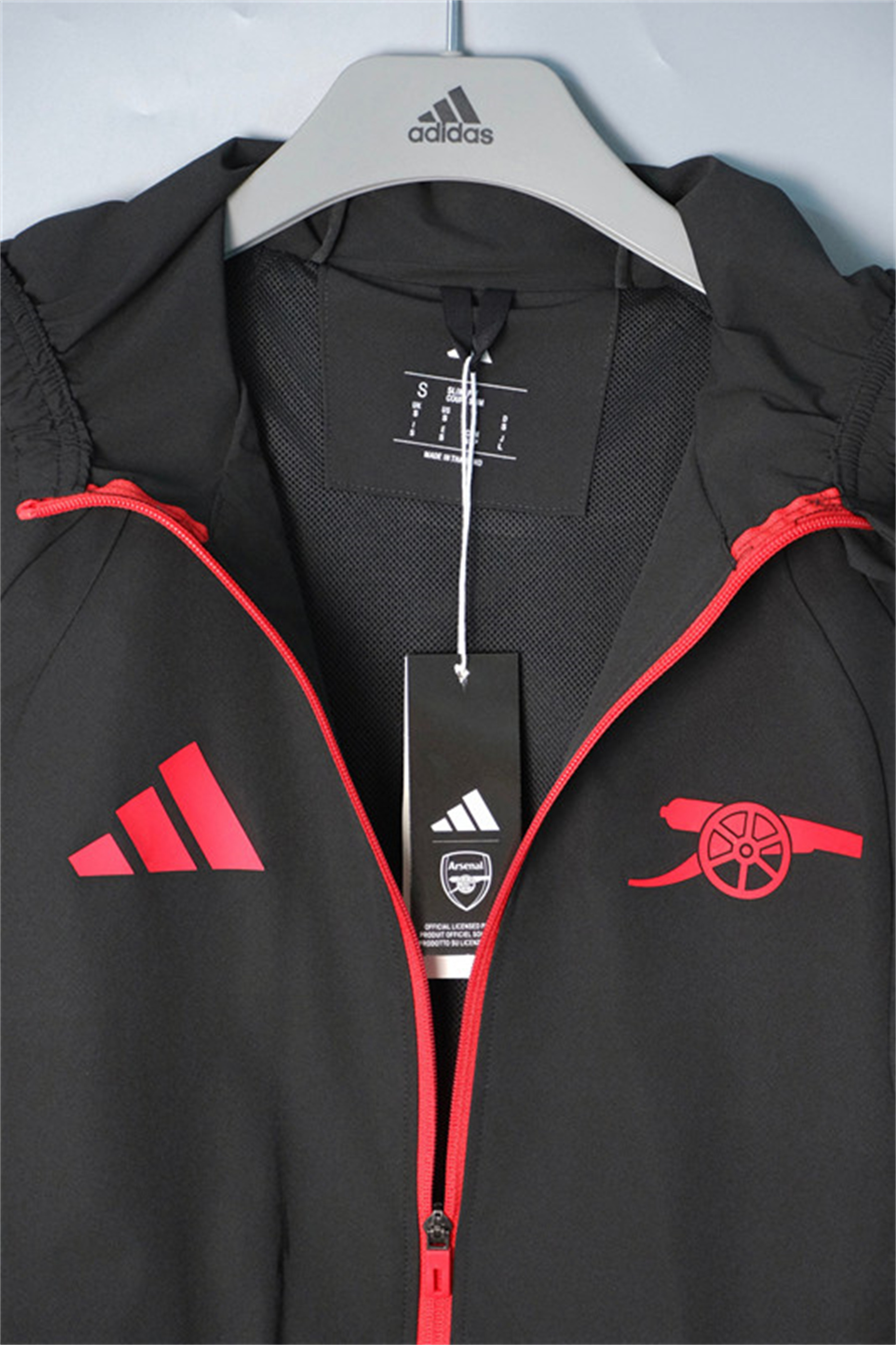 26/27 Arsenal Black and red Hooded Windbreaker