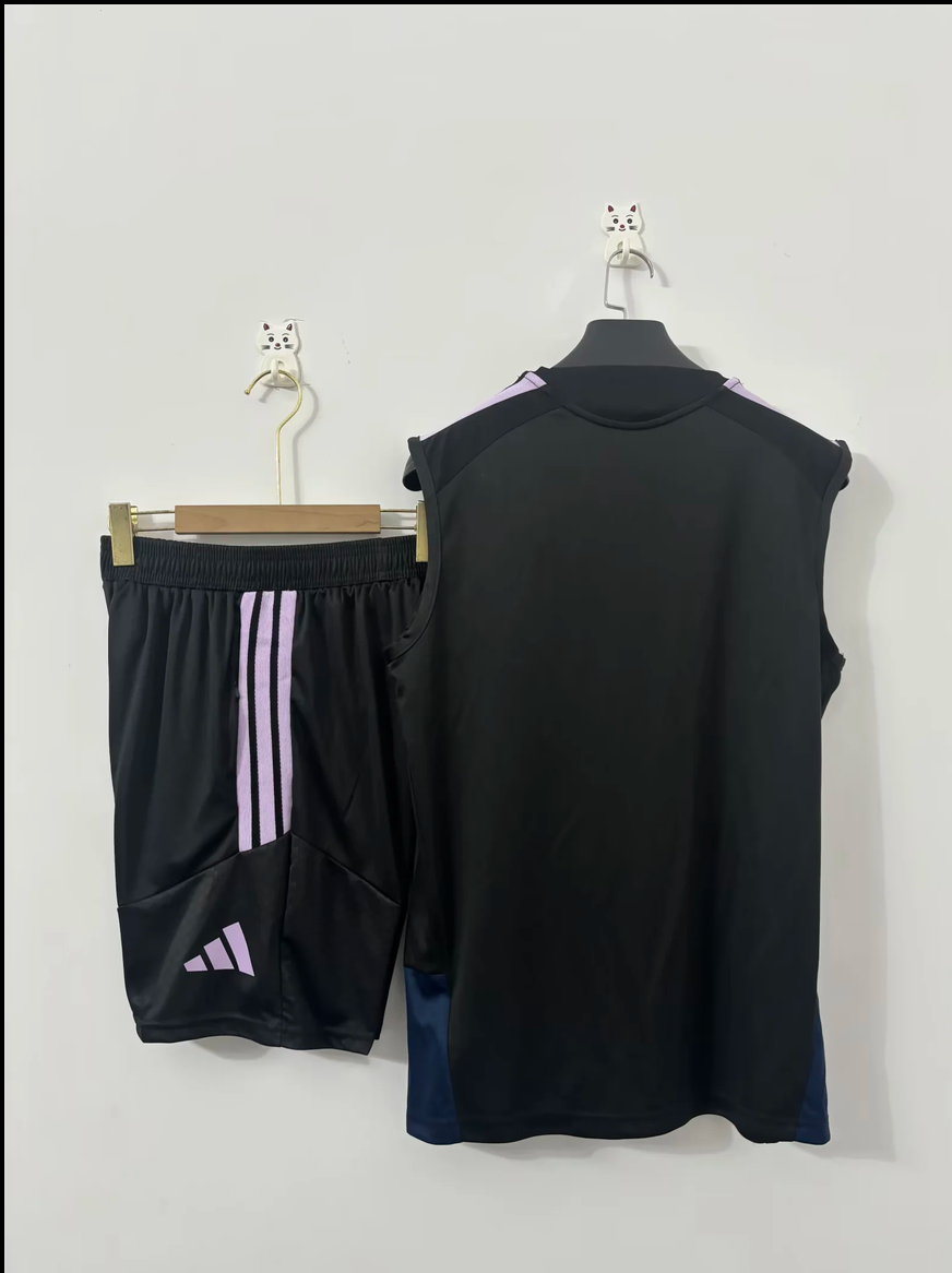 26/27 Newcastle Black Short-Sleeve Tracksuits