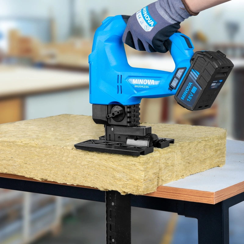 Brushless Insulating Saw, Cordless 18V 4Ah Insulation Saw, Air Cooling 2800 SPM Insulation Cutter for Mineral Wool, Foam Glass, Rock Wool, Wood fiber Boards, Recycled Cotton Boards