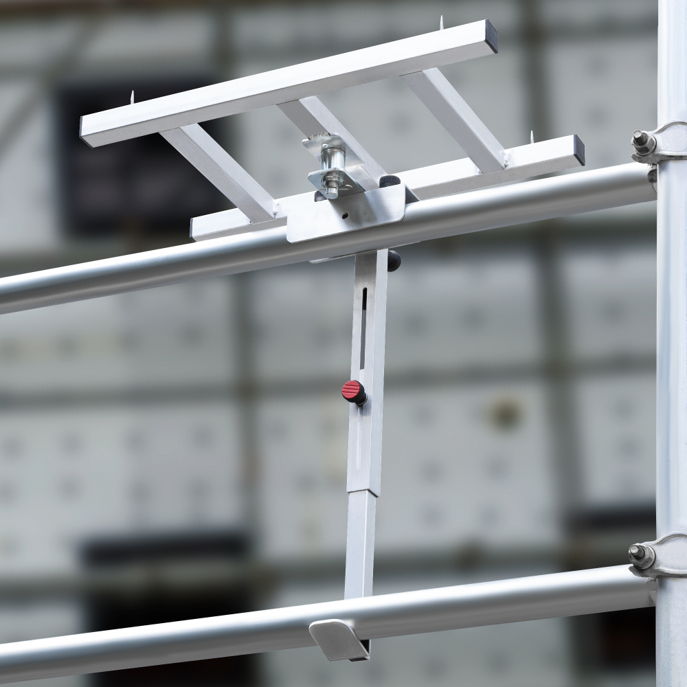 Drehteller für Fassadendämmung - Platten kleben am Gerüst