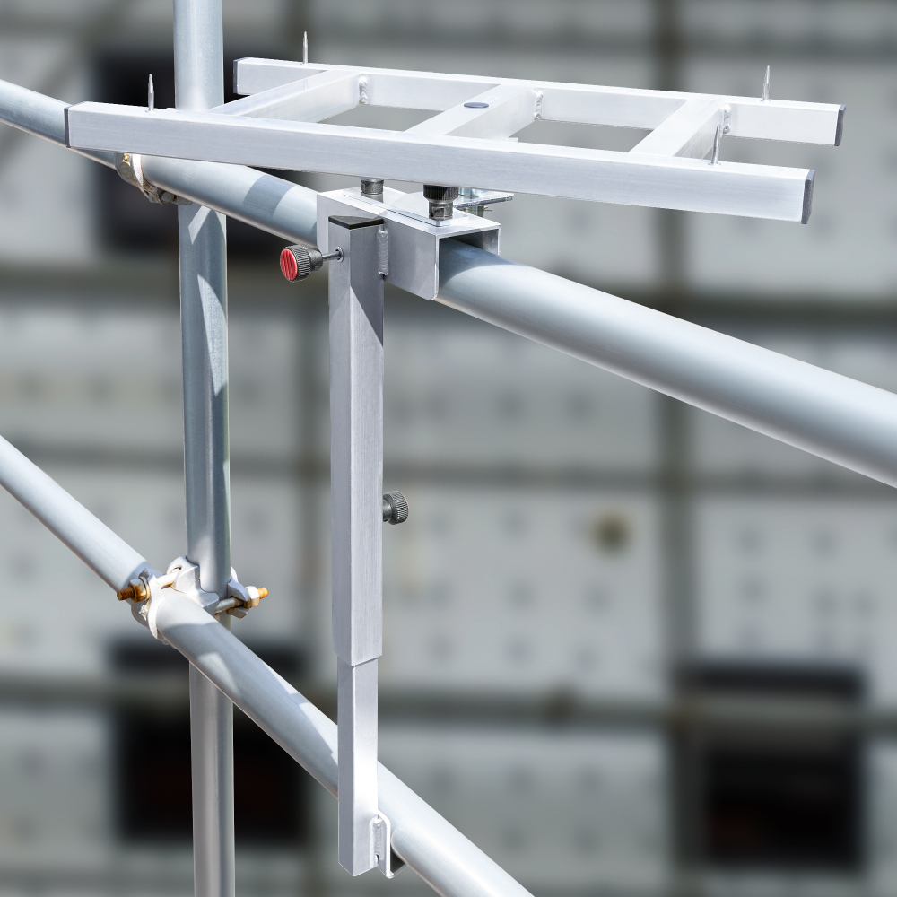 Drehteller für Fassadendämmung - Platten kleben am Gerüst