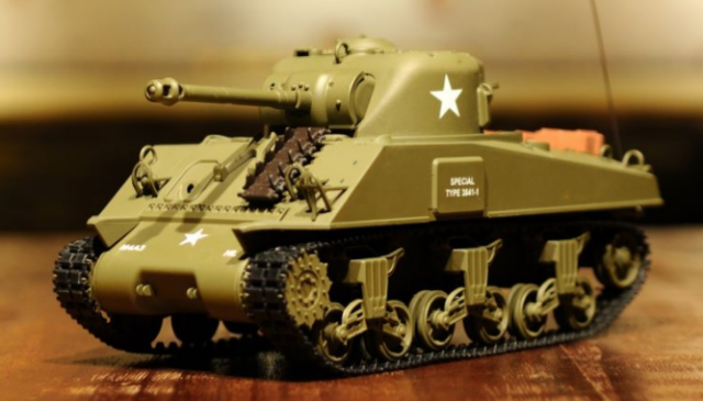 1:30 USA M4 Sherman RC tank with infrared battle system