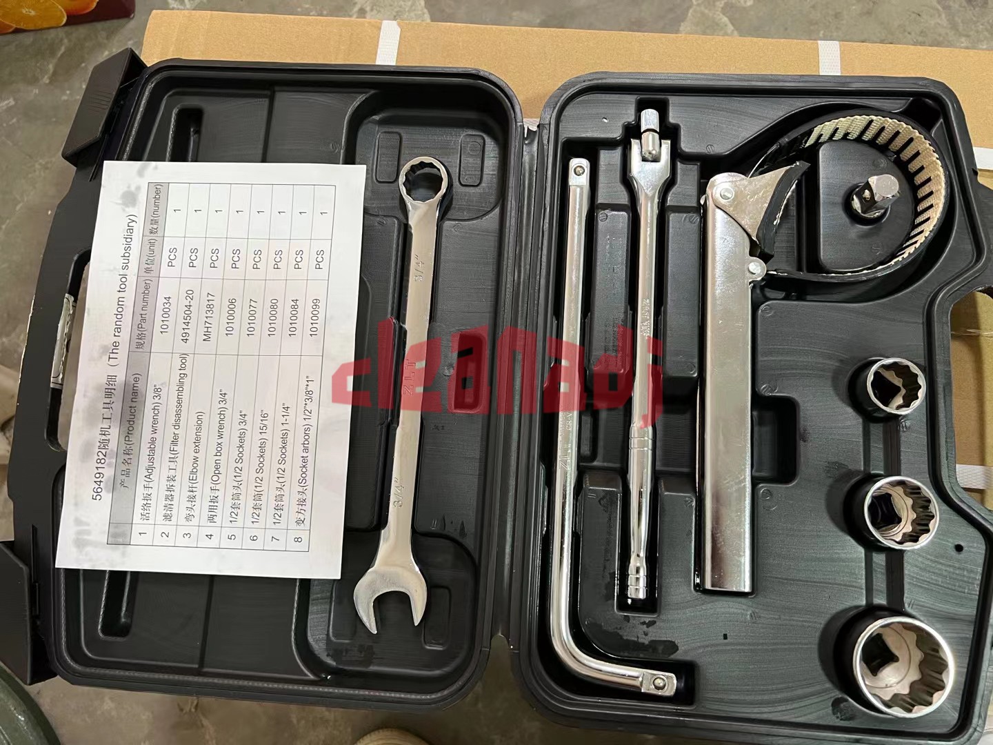 ENGINE TOOL KIT 5649182