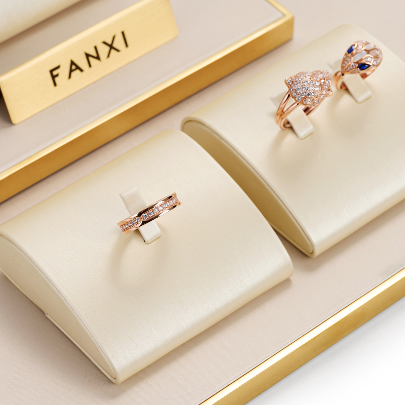 Fanxi TT078 New Arrival Orange Color Leather Materials Jewelry Display Set for Showcase