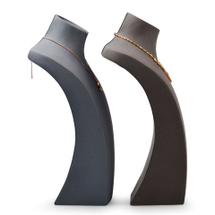 FANXI RX050 Factory Custom Jewelry Necklace Bust Resin Black PU Leather Jewelry Display Stand Necklace Pendant Holder