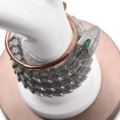 FANXI JS044 New Fashion Stainless Steel Base White Resin Paint Hand Model Jewelry Display for Bracelet Ring