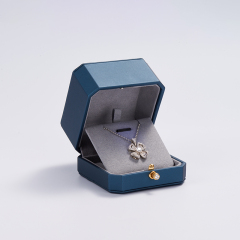 custom logo & colour PU leather jewelry box with microfiber inside