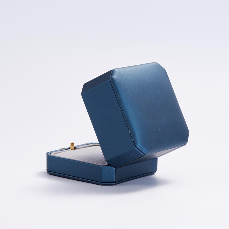 custom logo & colour PU leather jewelry box with microfiber inside