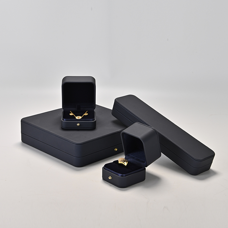 Accept custom logo luxury pu leather jewelry box for rings pendant necklace TC-H06501