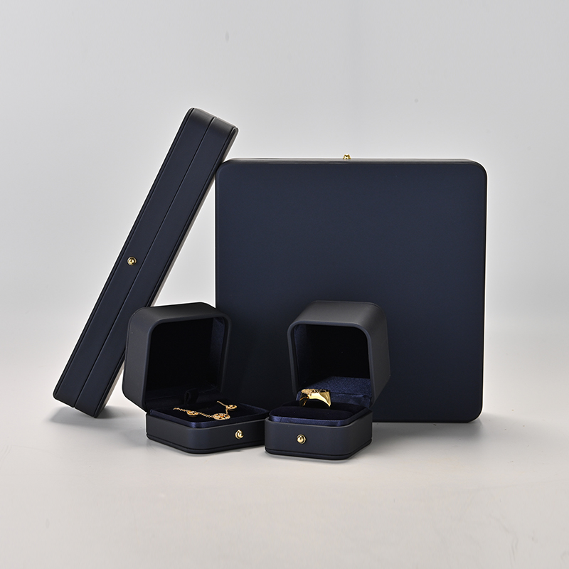 Accept custom logo luxury pu leather jewelry box for rings pendant necklace TC-H06501