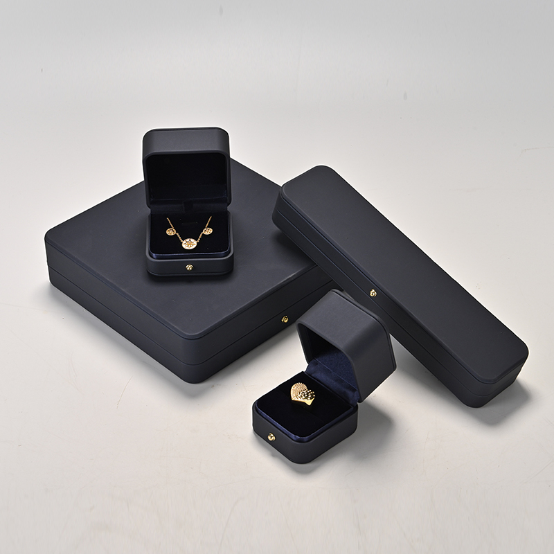 Accept custom logo luxury pu leather jewelry box for rings pendant necklace TC-H06501