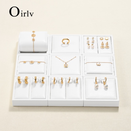 FANXI P138 New Arrival Jewelry Display Stand White PU leather Set Luxury Jewels Display Tray