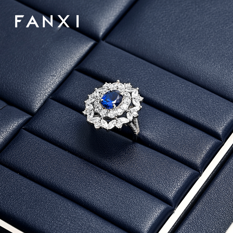 FANXI TT262 New Jewelry Display Set Luxury Blue PU Leather With Silver Metal Showcase Tray Microfiber Display Jewelry Necklace Display