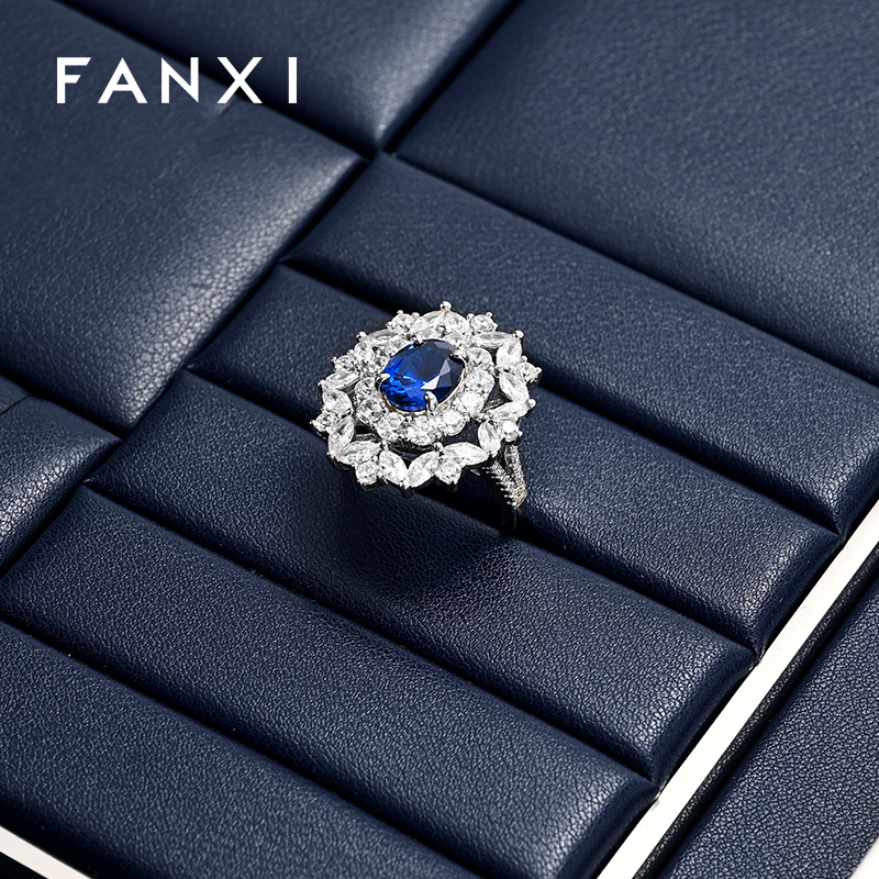 FANXI TT262 New Jewelry Display Set Luxury Blue PU Leather With Silver Metal Showcase Tray Microfiber Display Jewelry Necklace Display