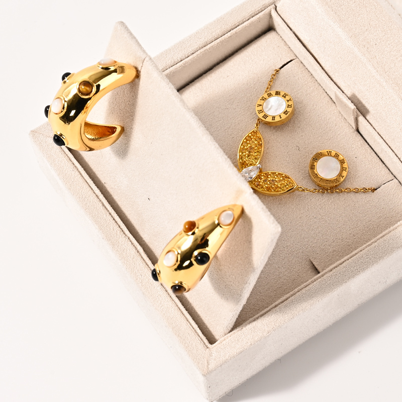 High End Jewelry Box Custom Logo Ring Box Wedding Earring Bracelet Necklace Suede Jewelry Box Packaging Luxury