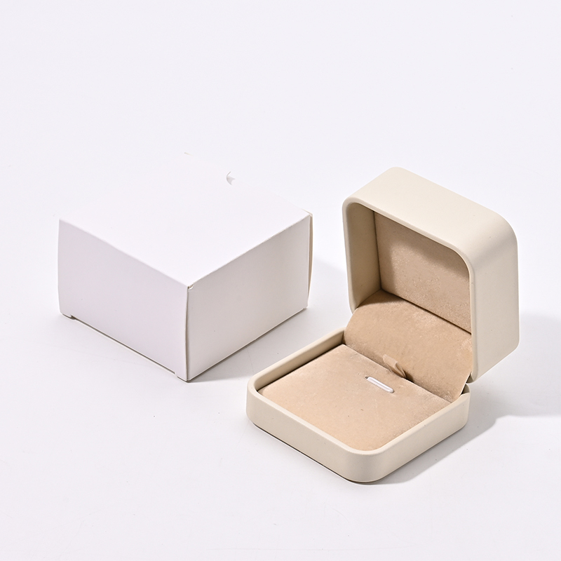 Leather Jewelry Box Custom Logo Ring Box Fashionable Jewelry Gift Box