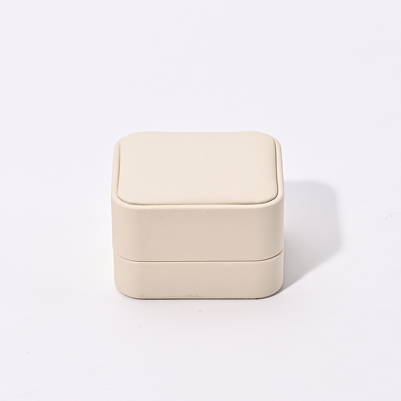 Leather Jewelry Box Custom Logo Ring Box Fashionable Jewelry Gift Box