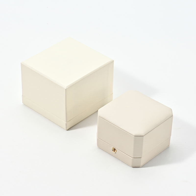 Luxury Jewelry Box Ring Box Beige Leather Microfiber Jewelry Storage Box Custom Logo