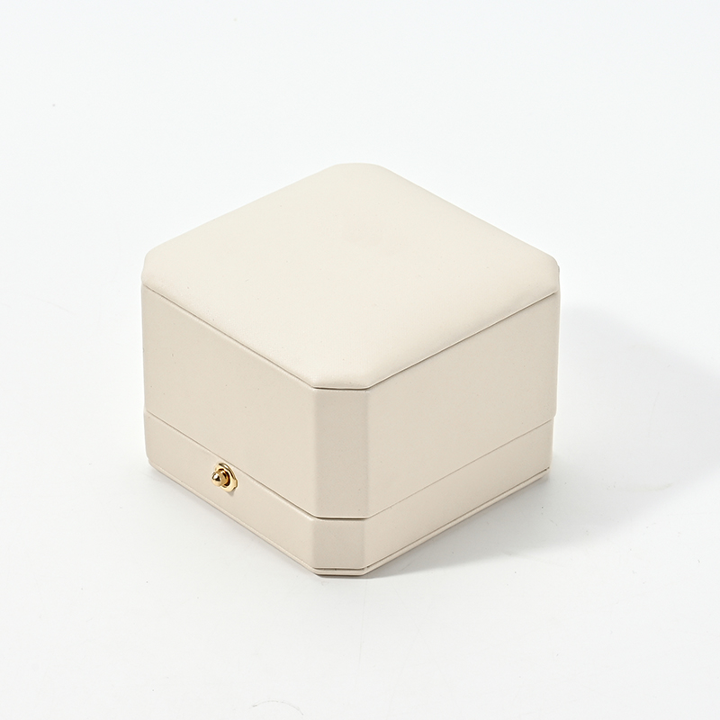 Luxury Jewelry Box Ring Box Beige Leather Microfiber Jewelry Storage Box Custom Logo