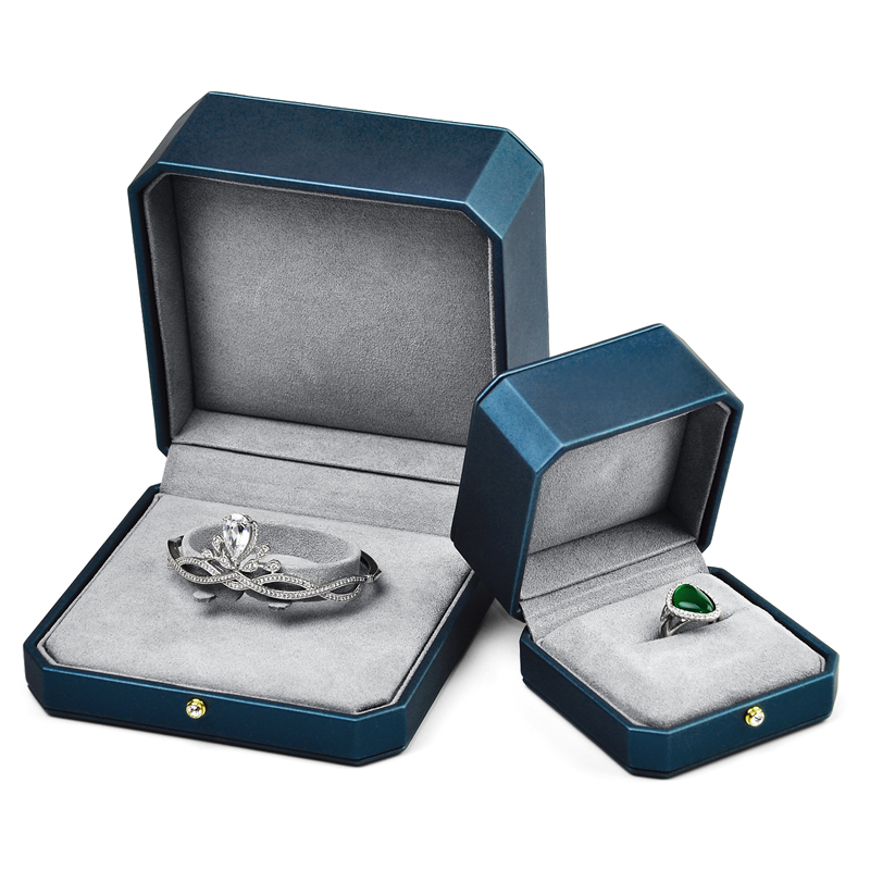 Customized New Green PU Leather Jewelry Box For Ring Necklace Bracelet Gift Jewelry Packaging Box Custom Logo Printed