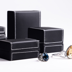 Wholesale custom logo factory of plastic packing boxes with black leatherette for necklace and pendant display box