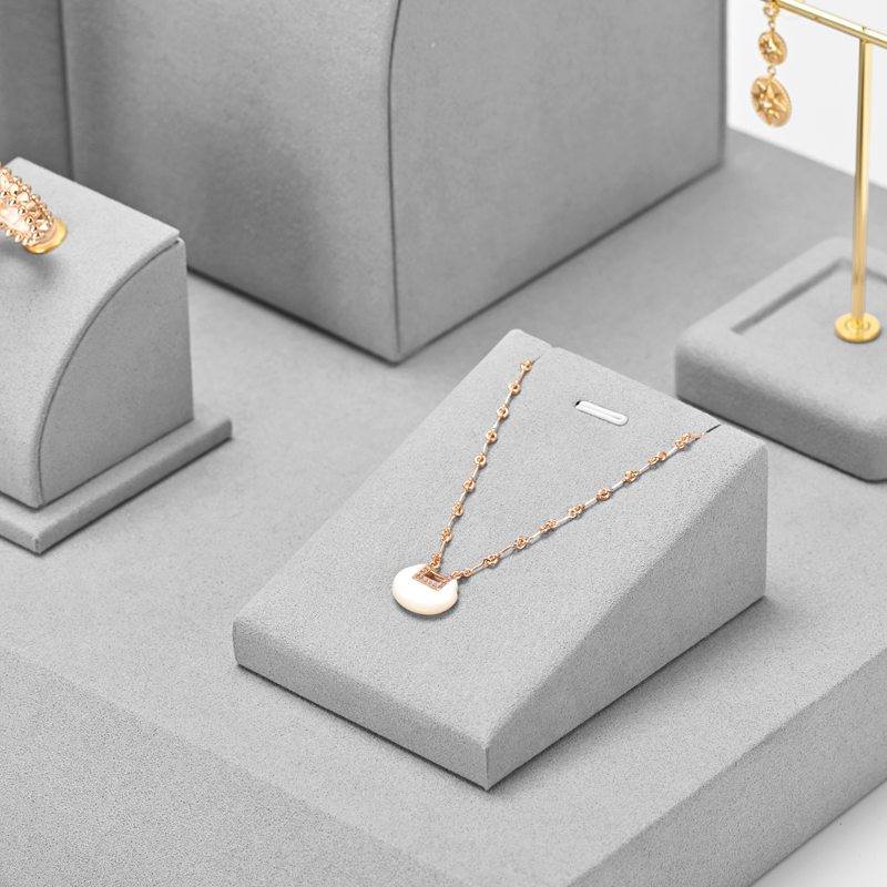 Fanxi Hot Sale High End White Microfiber Jewelry Display Set For Earring Ring Pendant Jewelry Stand With Custom Logo