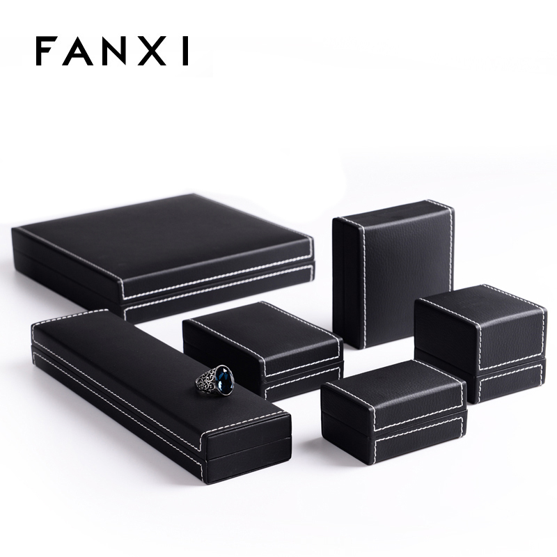 Wholesale custom logo factory of plastic packing boxes with black leatherette for necklace and pendant display box
