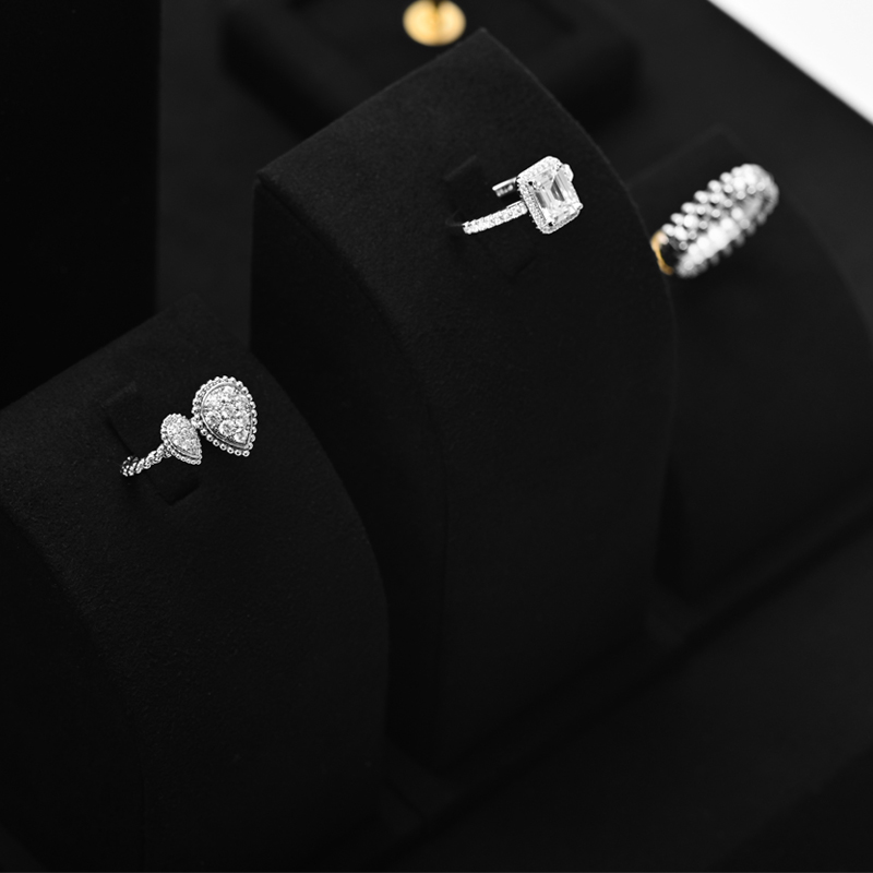 Fanxi New Arrival Luxury Custom Black Microfiber Jewelry Display Stand For Ring Necklace Jewelry Window Showcase Display Set