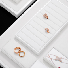 2023 New Model Luxury Jewelry Display Set Elegant White Jewellry Display for Exihibition with High End Mirco fiber