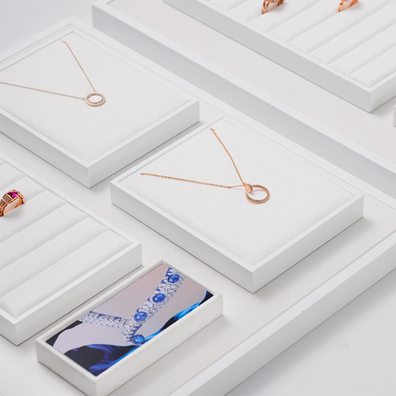 2023 New Model Luxury Jewelry Display Set Elegant White Jewellry Display for Exihibition with High End Mirco fiber