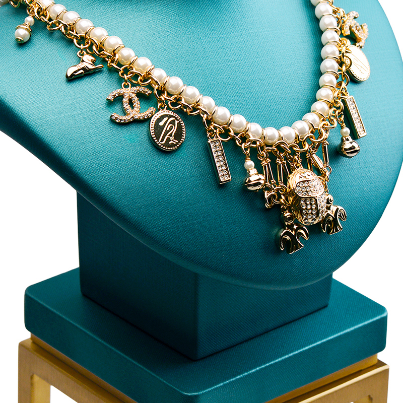 Fanxi New Popular Fashion Green PU Leather Ring Earring Necklace Display Set with Gold Stand For Jewelry Display