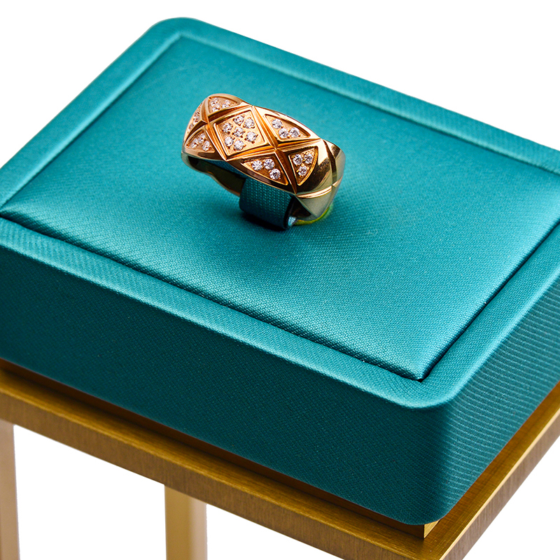 Fanxi New Popular Fashion Green PU Leather Ring Earring Necklace Display Set with Gold Stand For Jewelry Display