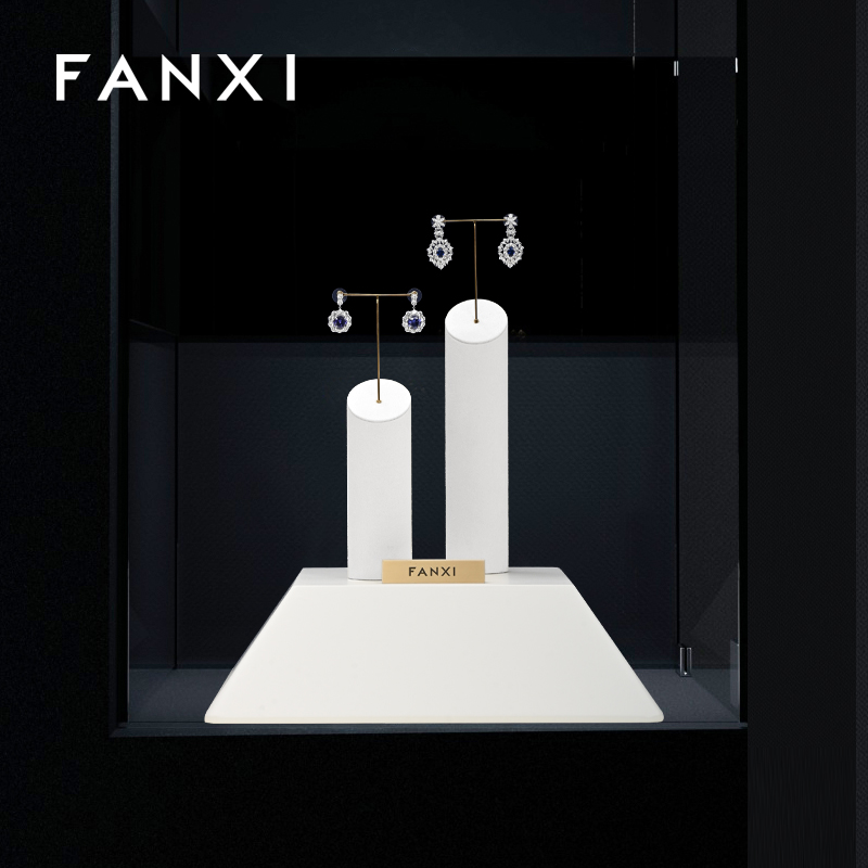 FANXI Unique Design White Jewelry Display Portrait PU Leather Base Necklace Busts T-set Base