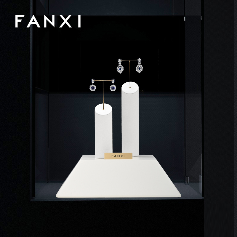 FANXI Unique Design White Jewelry Display Portrait PU Leather Base Necklace Busts T-set Base