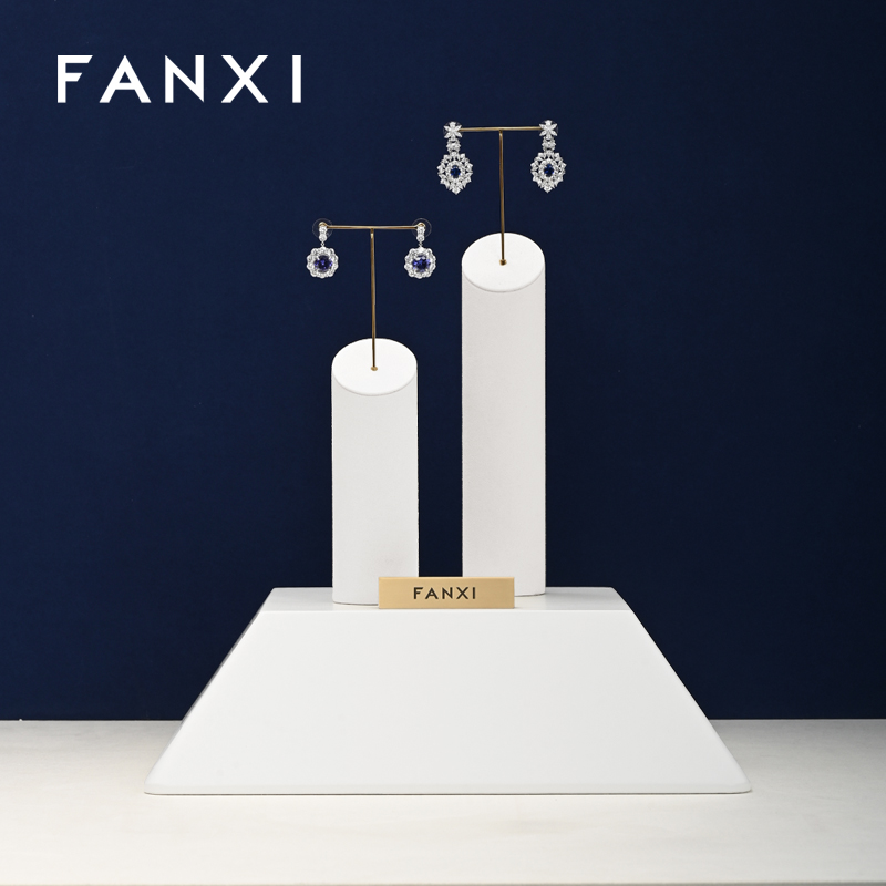 FANXI Unique Design White Jewelry Display Portrait PU Leather Base Necklace Busts T-set Base