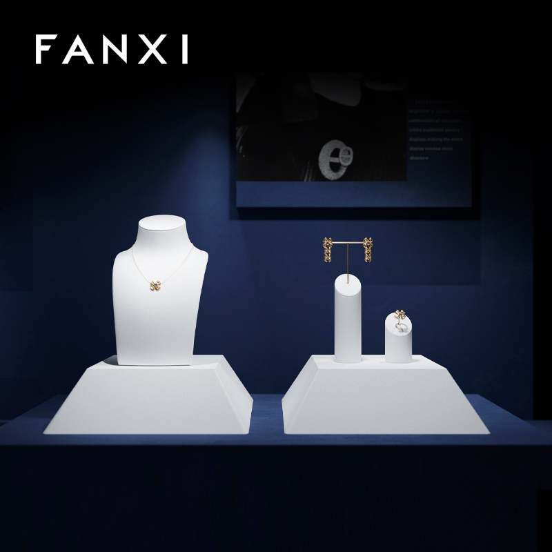 FANXI Unique Design White Jewelry Display Portrait PU Leather Base Necklace Busts T-set Base