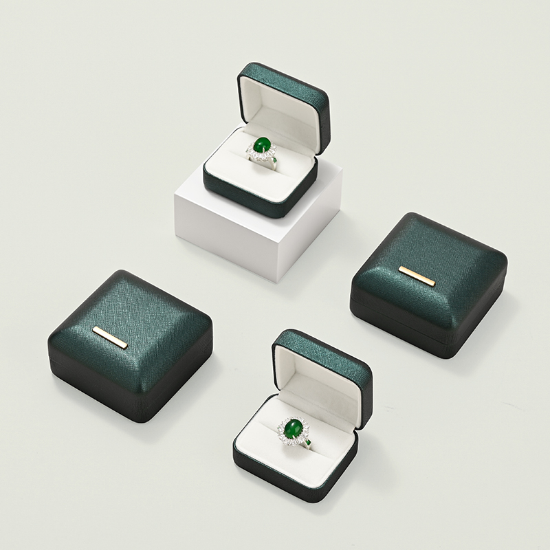 New Arrival Green PU Leather Luxury Jewelry Box Hold Ring Necklace Bangle with Custom Logo Outside and Inside