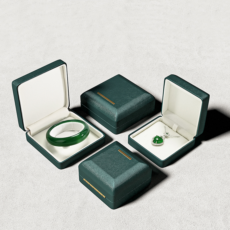 New Arrival Green PU Leather Luxury Jewelry Box Hold Ring Necklace Bangle with Custom Logo Outside and Inside