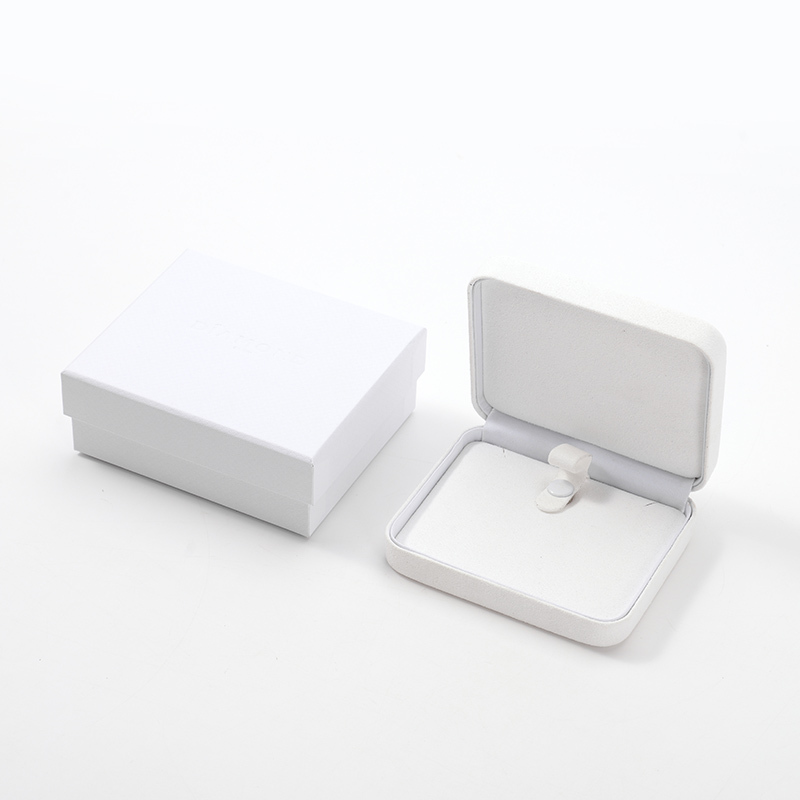 Custom logo White Leather Jewelry Box Ring Necklace Pendant Jewelry Packaging Box Fancy Paper Jewelry Box