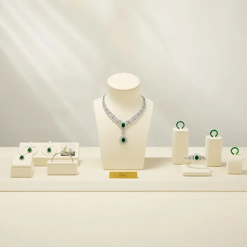 FANXI Jewelry Display for Retail Shop Luxury Microfiber Acrylic Jewelry Display Props Jewelry Dummy White Display Set