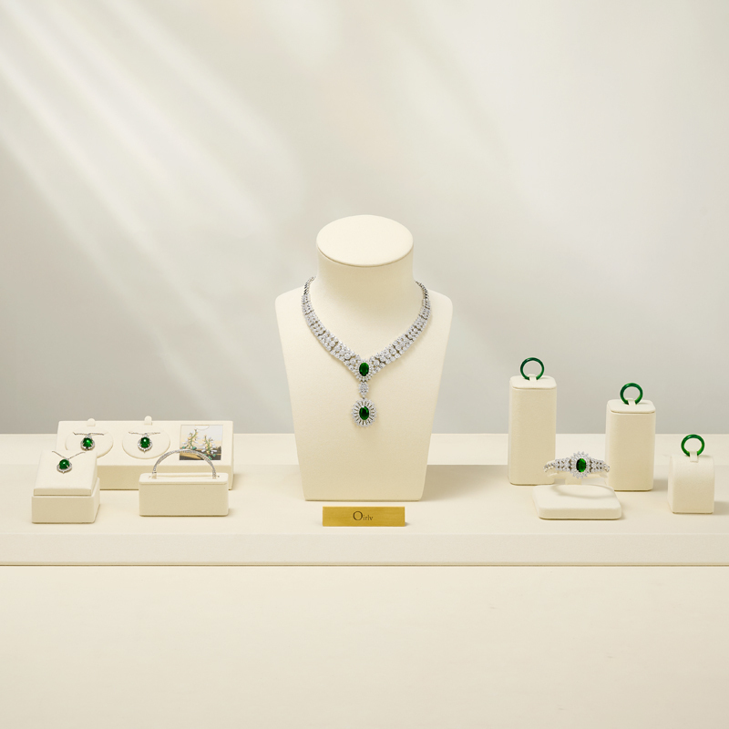 FANXI Jewelry Display for Retail Shop Luxury Microfiber Acrylic Jewelry Display Props Jewelry Dummy White Display Set