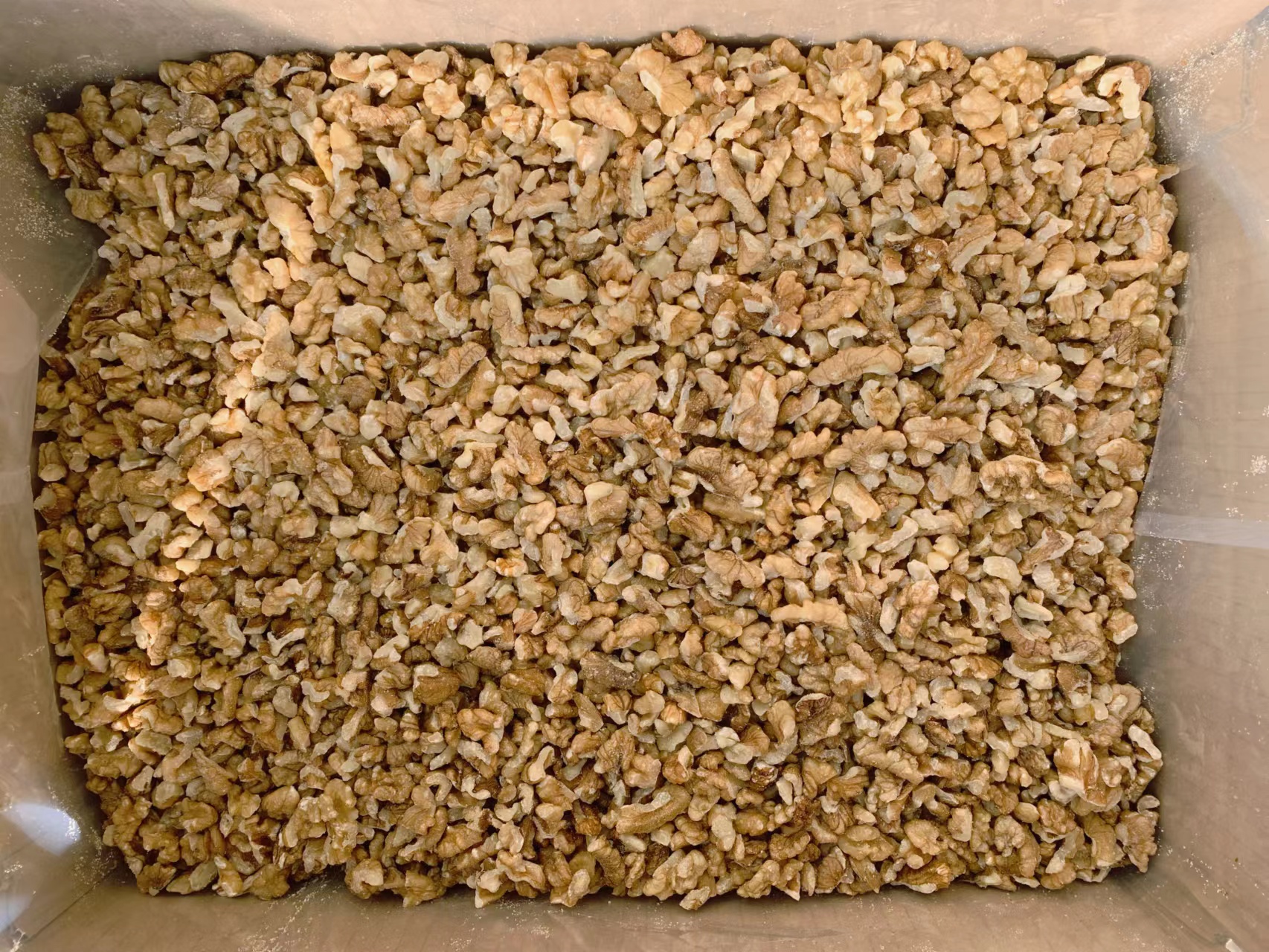extra light and light walnut kernel 1/8 (8-12mm)