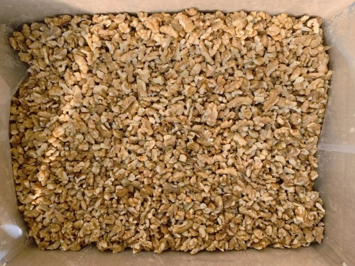 extra light and light walnut kernel 1/8 (8-12mm)