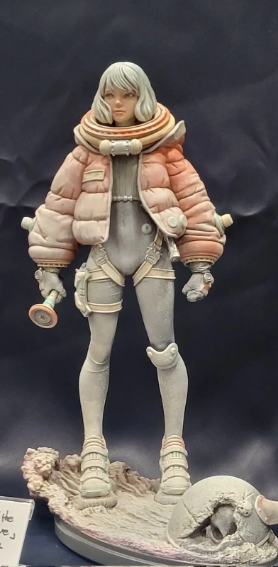 Garage Kit GK hand do resin die.it  In front of the cave