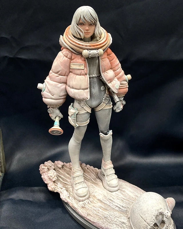 Garage Kit GK hand do resin die.it  In front of the cave