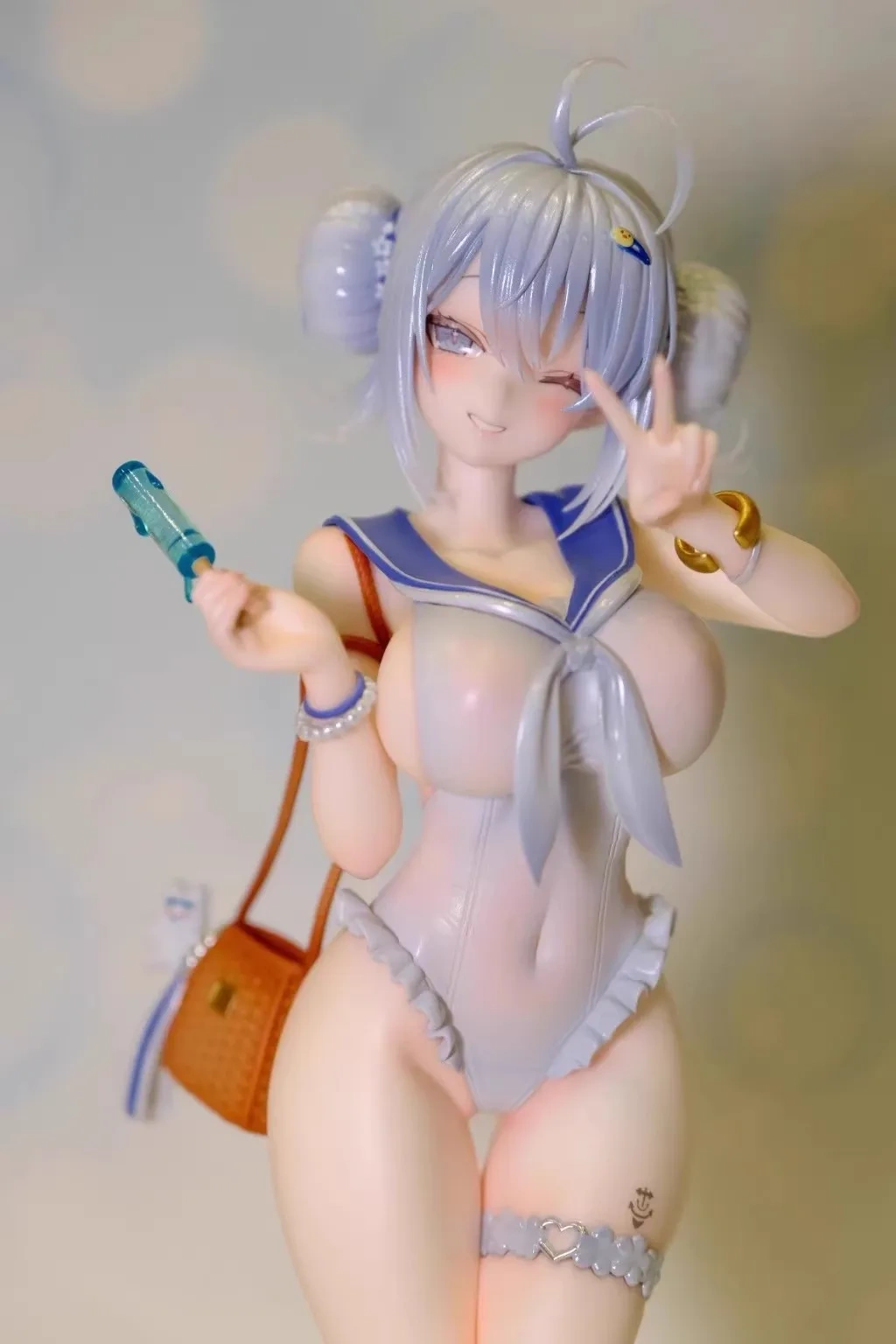 Garage Kit GK hand do resin die.it    Swimsuit AD