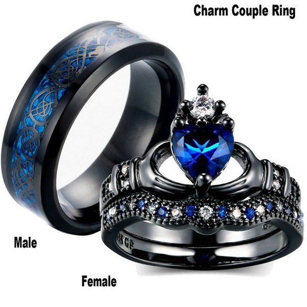 Ladies holding sapphire heart-shaped crown ring couple combination ring
