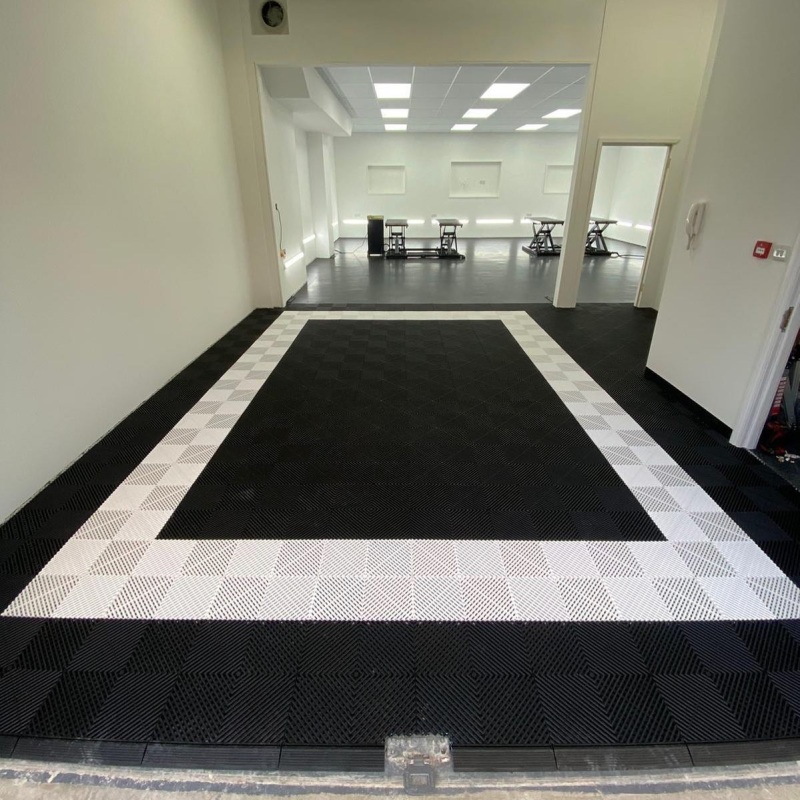 Baldosa de suelo de garaje con ventilación Baldosas de suelo de garaje modulares de PVC duraderas Azulejo de suelo de plástico PP entrelazado